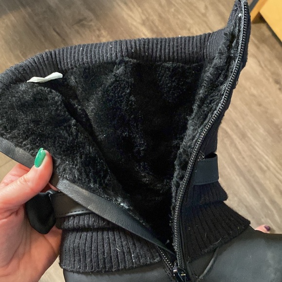 Dream Pairs, Girls size 2 fur lined boots. So sweet! - Picture 7 of 9